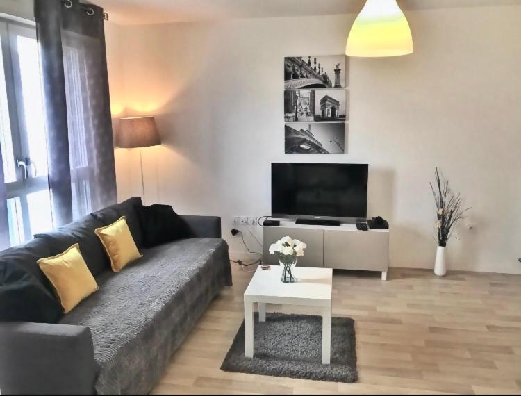 Beautiful 3 Bedroom Flat 8-9 Persons 이브리쉬르센 외부 사진